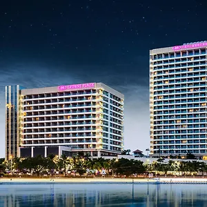 Crowne Plaza Center By Ihg Resort